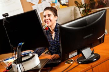 Contamac US woman working on a computer