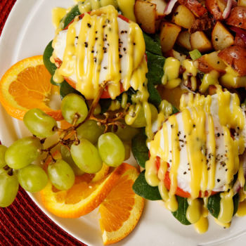 Eggs Benedict with Hashbrowns eggs benedict and hashbrowns